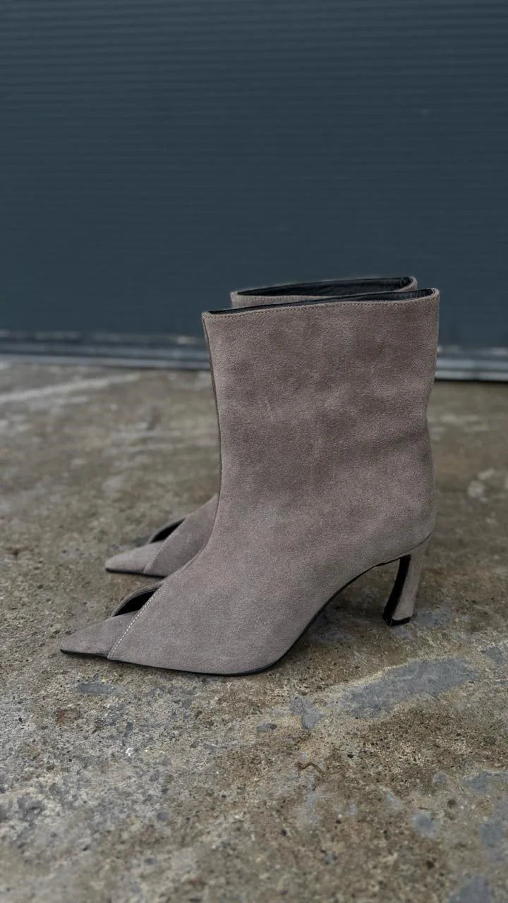 LAVÉRIA Taupe Suede Heeled Ankle Boots