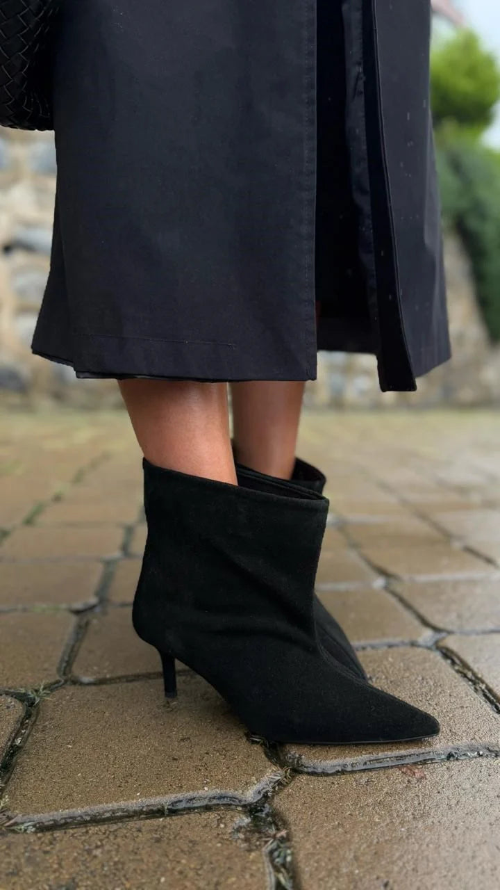 CAVÉLIA Black Suede Heeled Ankle Boots