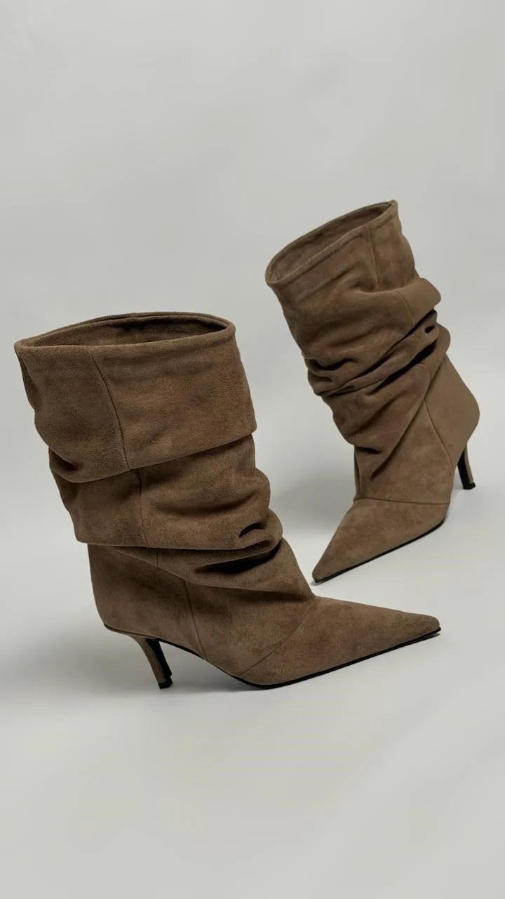 Bottines à talons en daim taupe CALVÉRIA