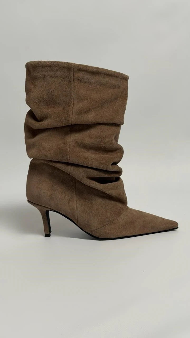 Bottines à talons en daim taupe CALVÉRIA
