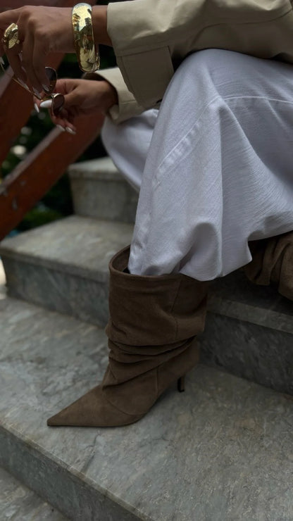 Bottines à talons en daim taupe CALVÉRIA